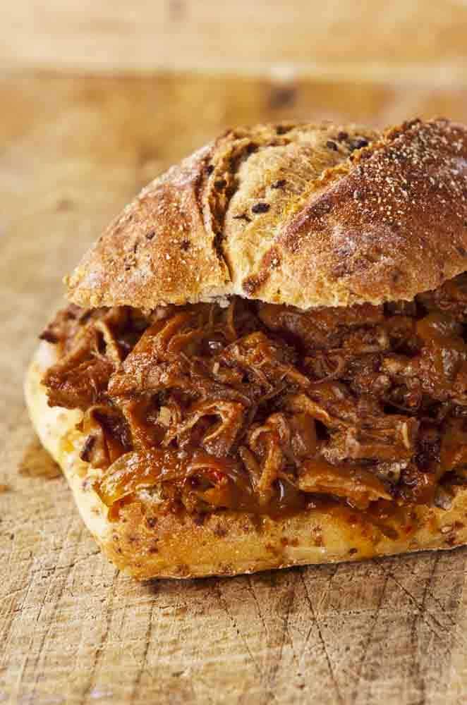 slow-cooker-beef-sandwiches-3330596